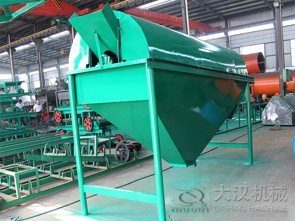 滾筒篩主要采用的是碳鋼材質(zhì)其主要的優(yōu)勢是價格比較便宜。