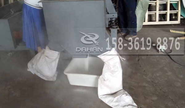 鋸末直線(xiàn)振動(dòng)篩試機(jī)