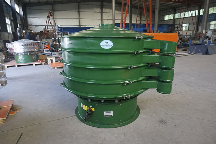 直徑1000mm振動(dòng)篩主要采用的是碳鋼材質(zhì)的直徑為1000mm的振動(dòng)篩，對(duì)于層級(jí)用戶可根據(jù)自己的需求進(jìn)行選擇。