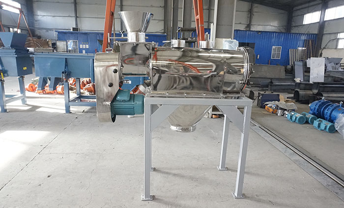 氣旋篩分機與氣流篩分機的篩分原理基本相似，所以針對于其旋篩分機的篩分壓力。會比氣流篩分機的壓力要大一些。