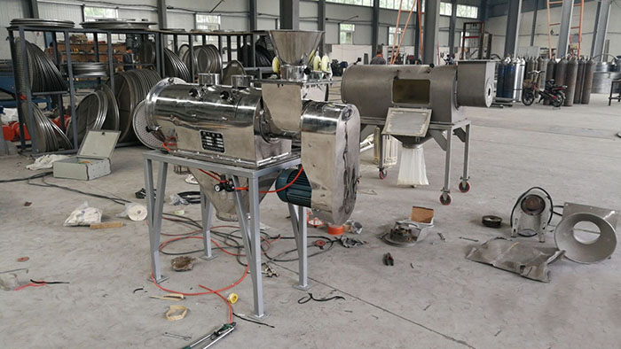 氣旋篩分機的特點：全不銹鋼材質選擇，使用壽命更加長久，防腐蝕，防酸堿性強。