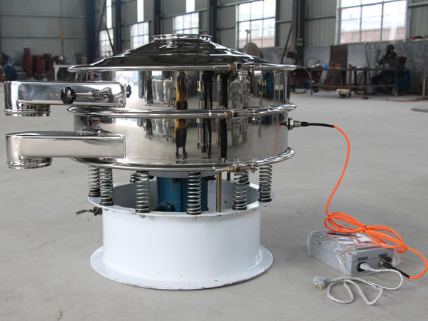 超聲波旋振篩加裝超聲波換能器實現(xiàn)超細(xì)物料的篩分與除雜。