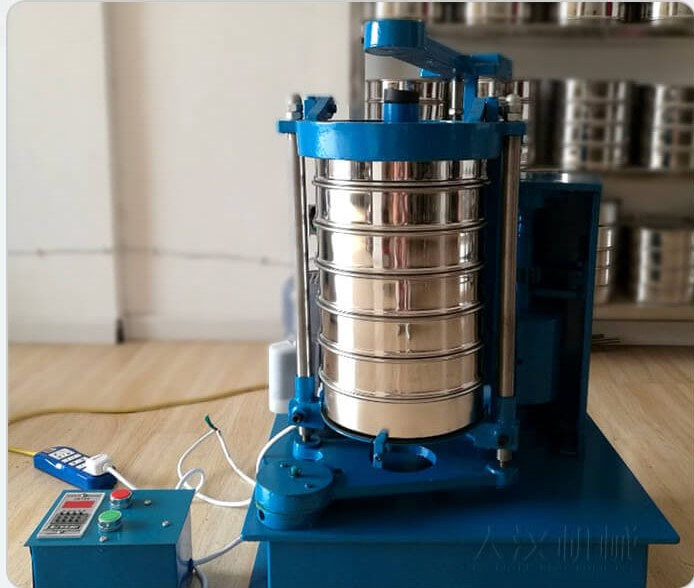 拍擊篩可放1-6層篩框可實現(xiàn)，2-7種不同等級的物料粒子段。